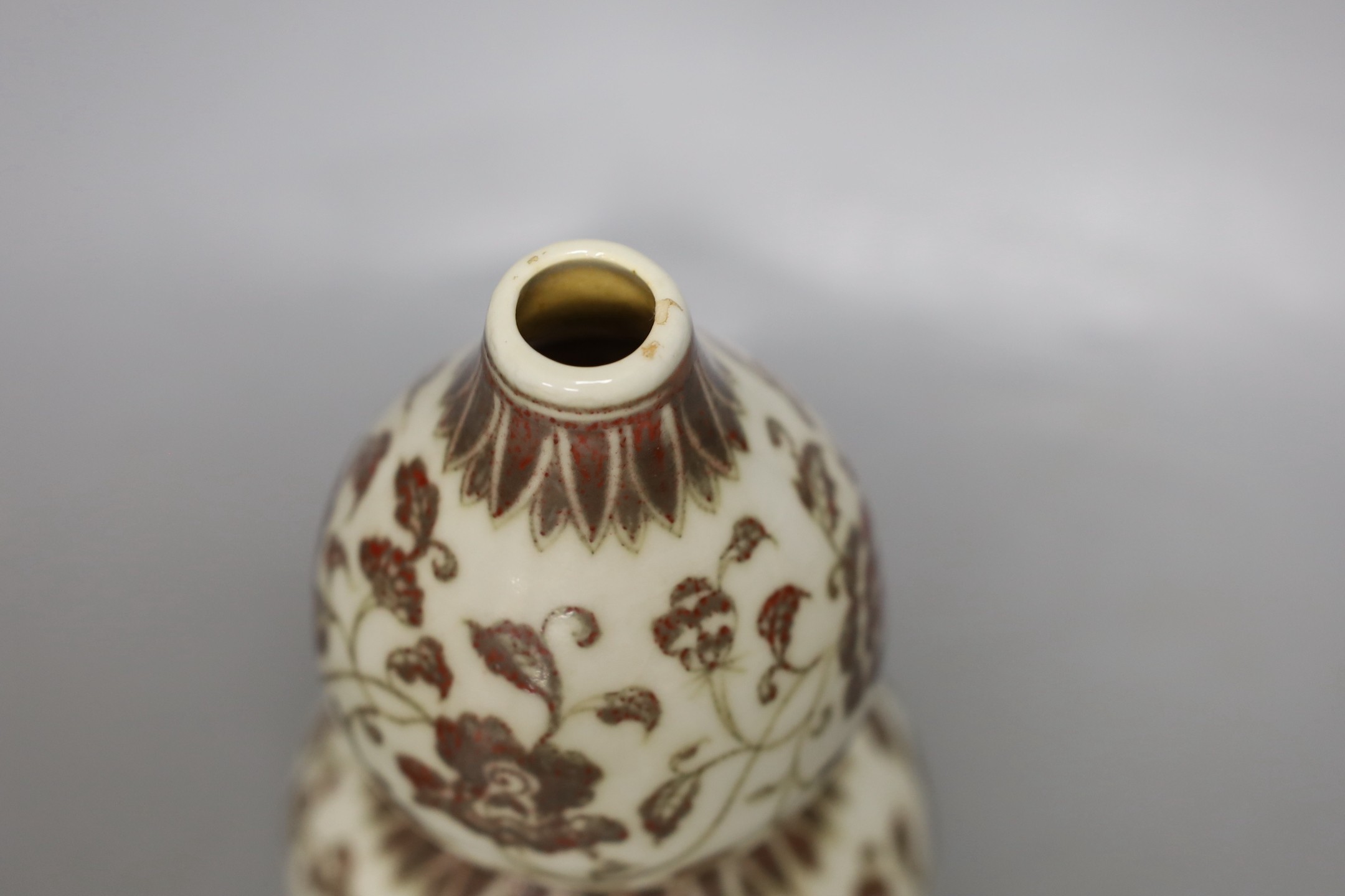 A Chinese underglaze copper red double gourd vase, 18cm high.